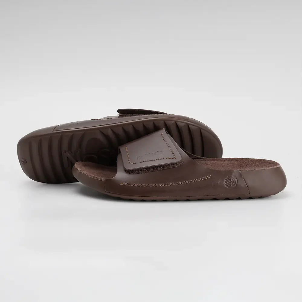 NoStrain men Cookie brown leather sliders with adjustable strap