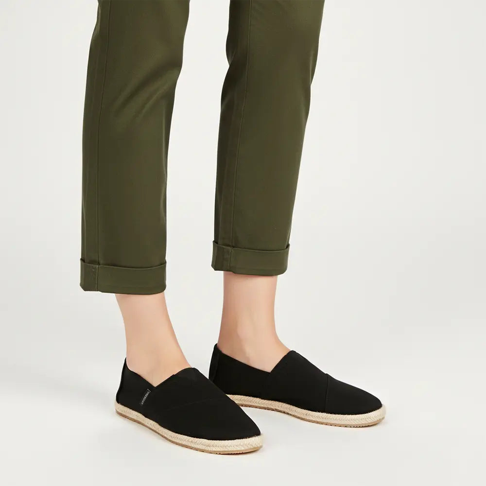 Women's slip-on black canvas shoes with Ortholite insole