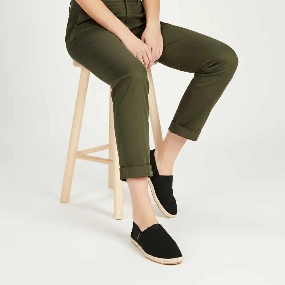 Black canvas espadrilles for women with flexible sole