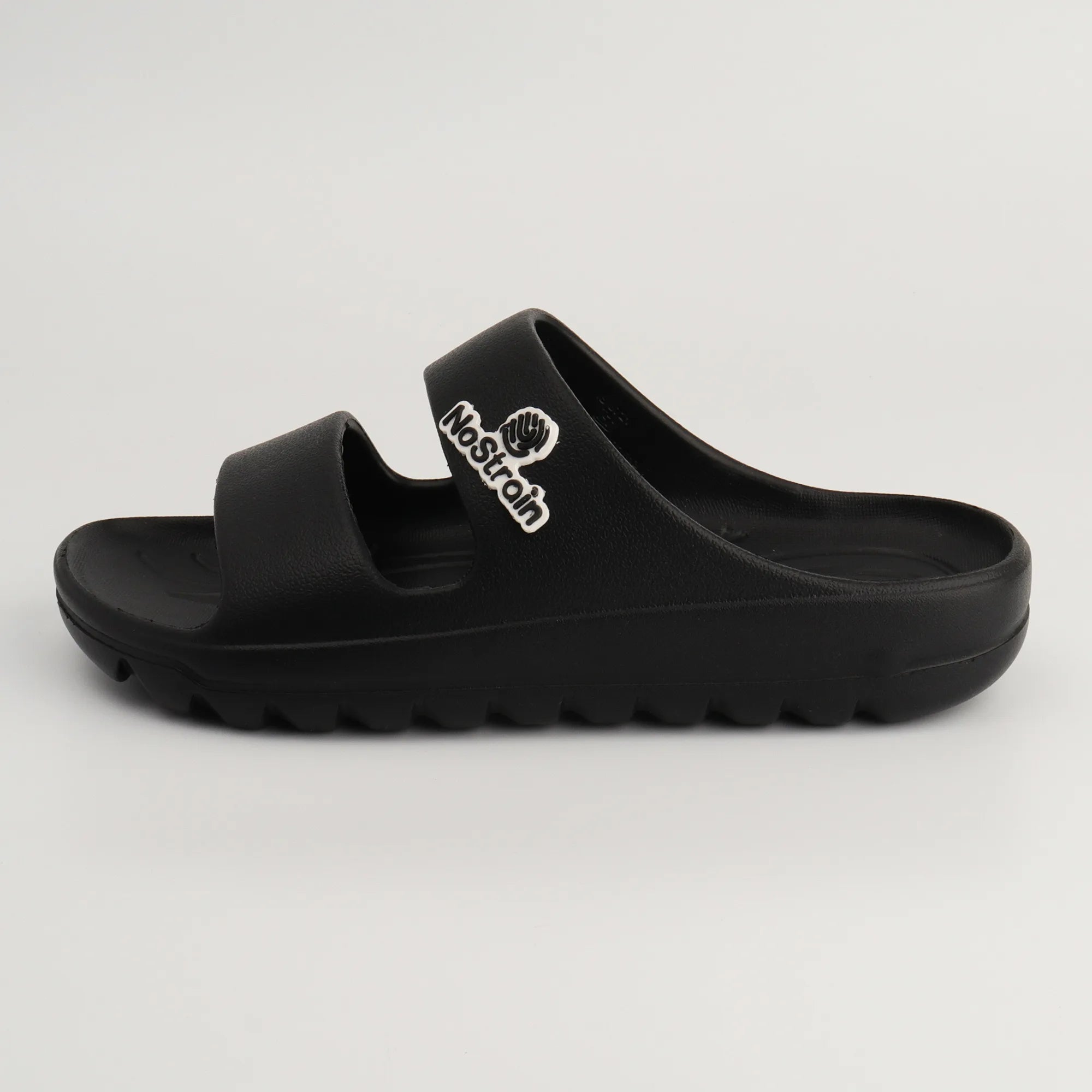 Lightweight men’s sandals made entirely