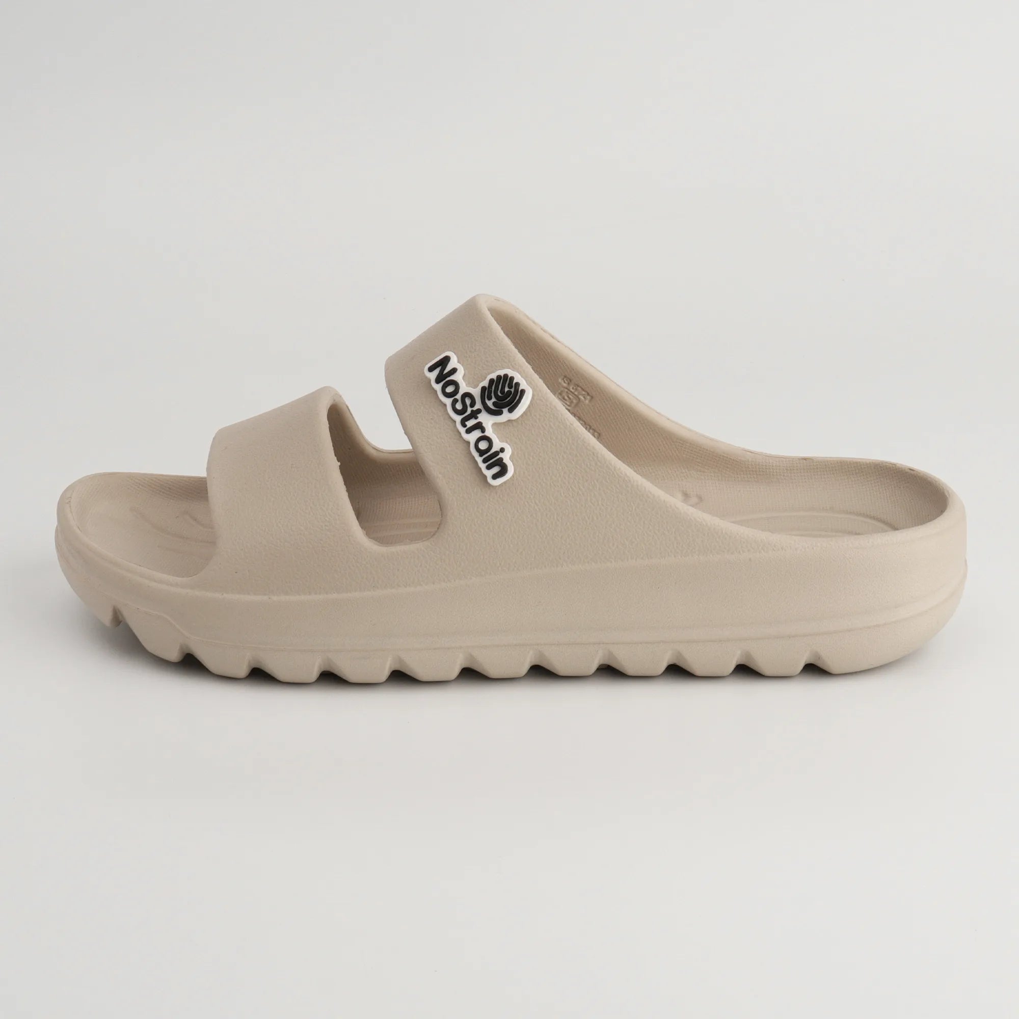 Casual beach outfit featuring gray EVA sandals on a boardwalk.