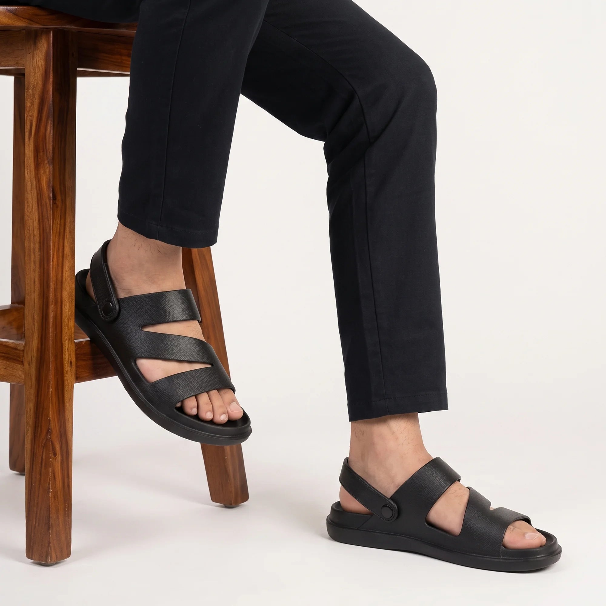 Men’s black zigzag waterproof sandals with back strap