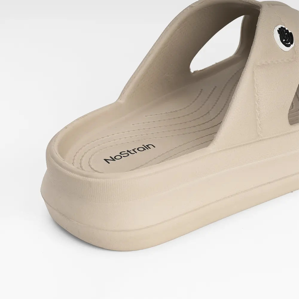 Anti-slip women's poolside sandals by NoStrain with an easy-to-clean surface.