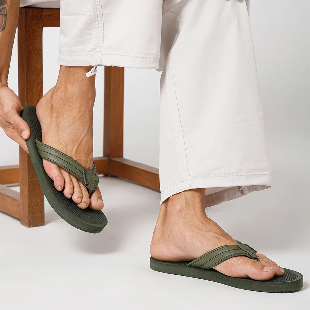 Men's platform chappals with cushioned footbed