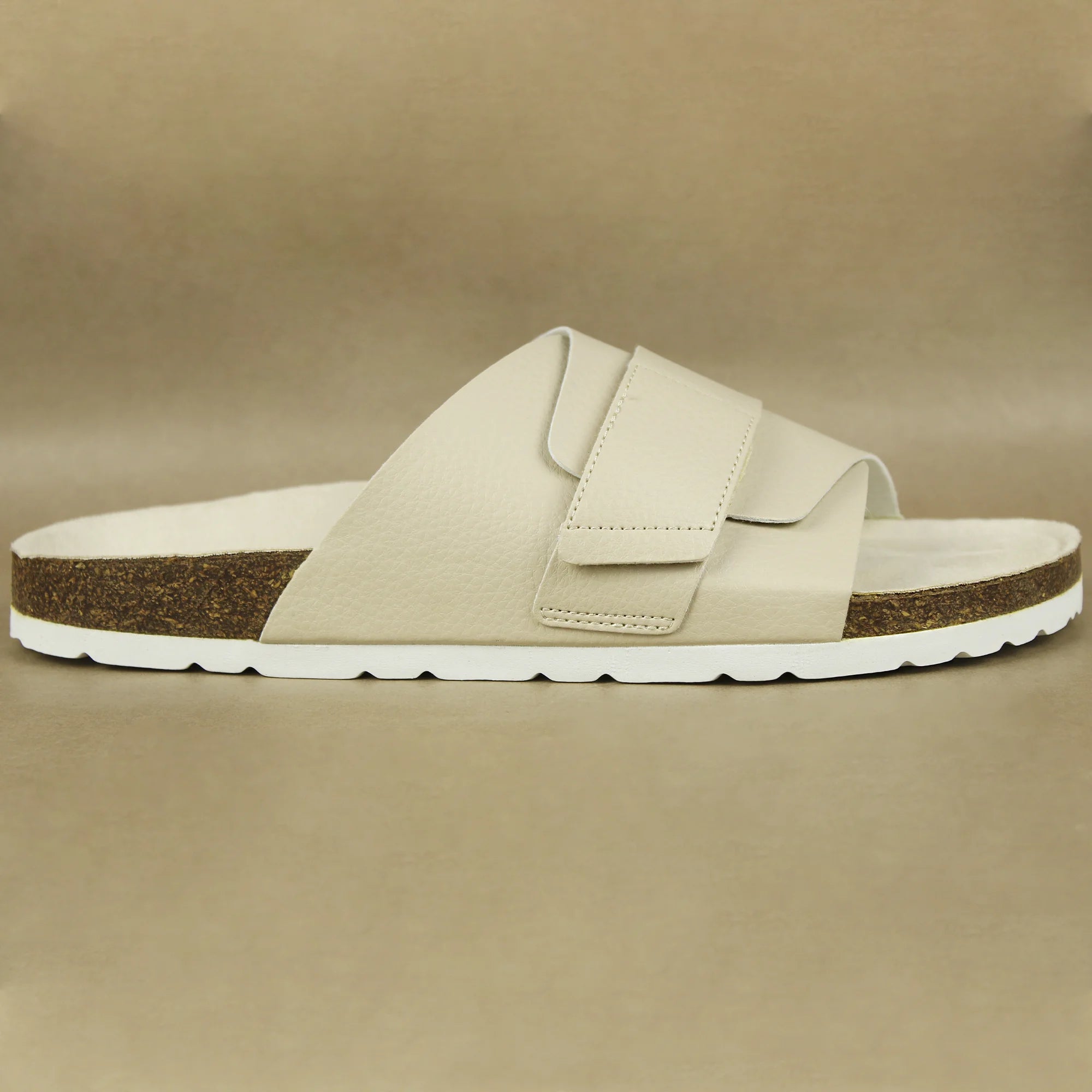 Cork sandals for elderly men in beige with adjustable and comfortable straps