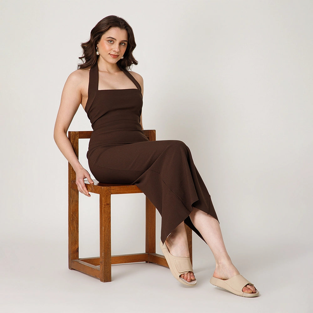 Stylish NoStrain flat leather sliders in beige with BIS certified straps and lightweight PU grip.