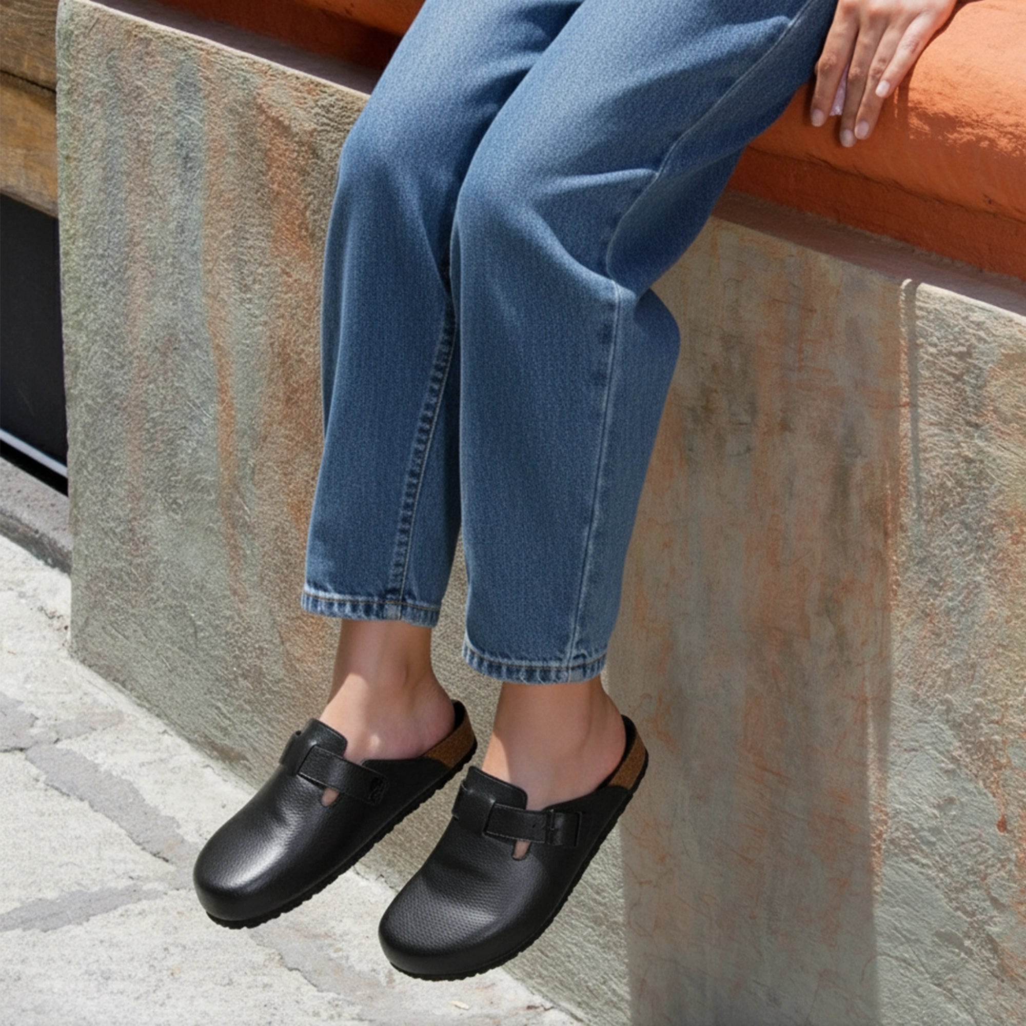 Black Mules for women with adjustable buckles