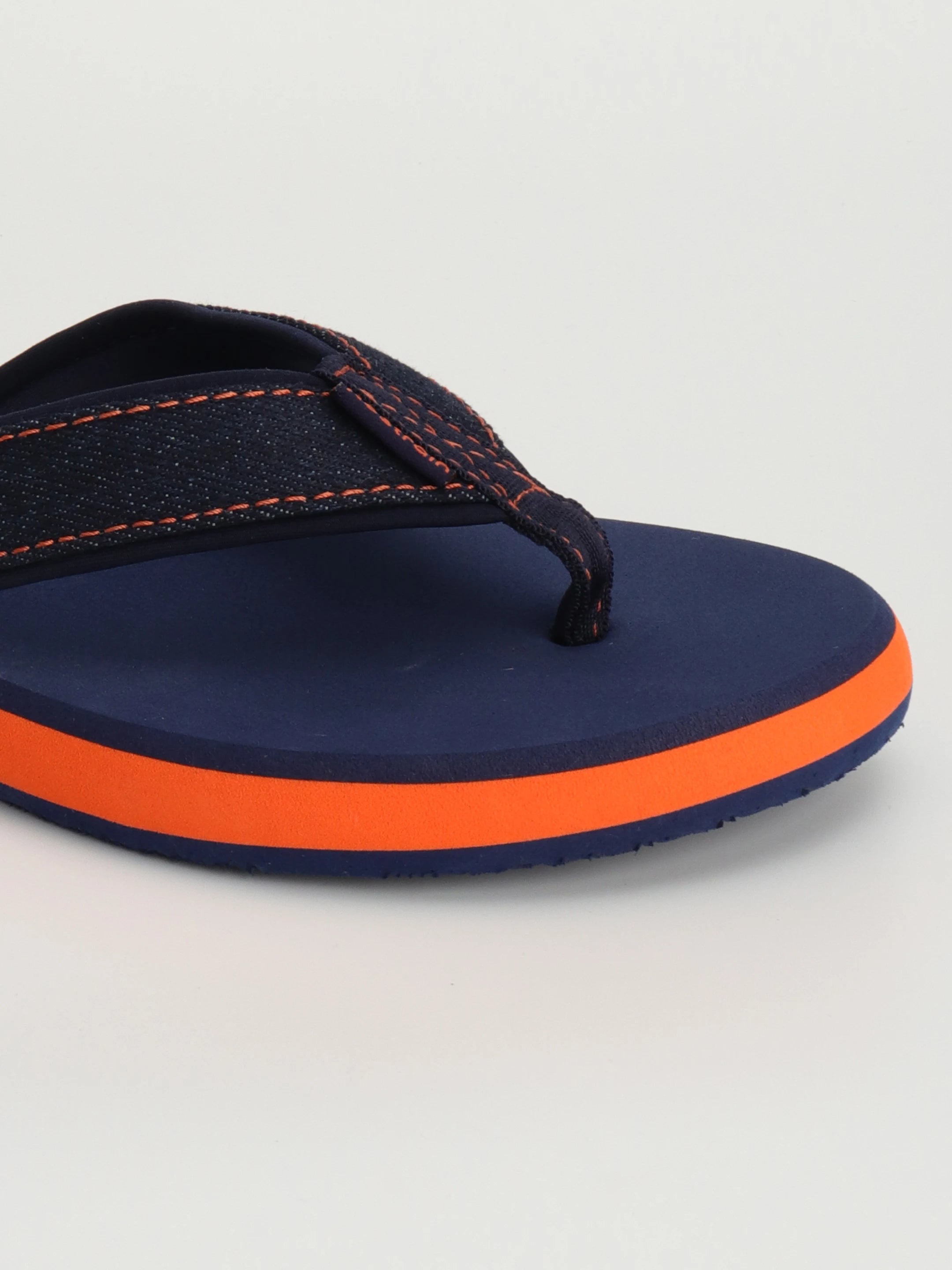 nostrain angular slippers with stitched straps