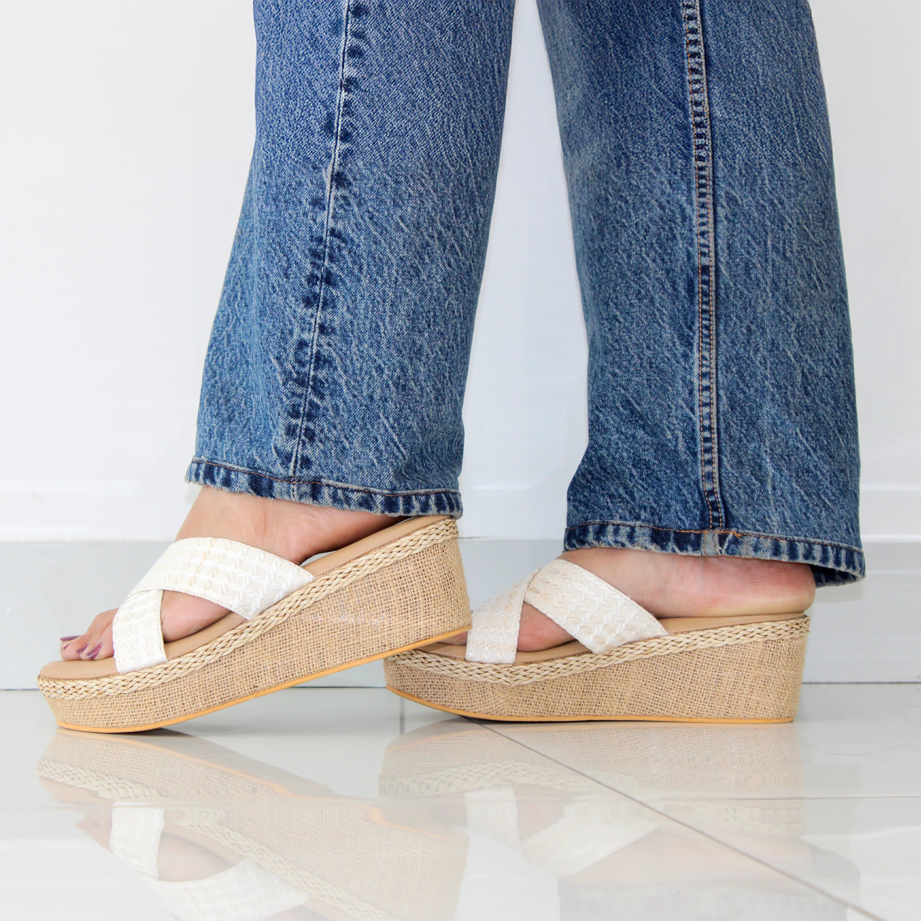 Cross-strap wedge shoes