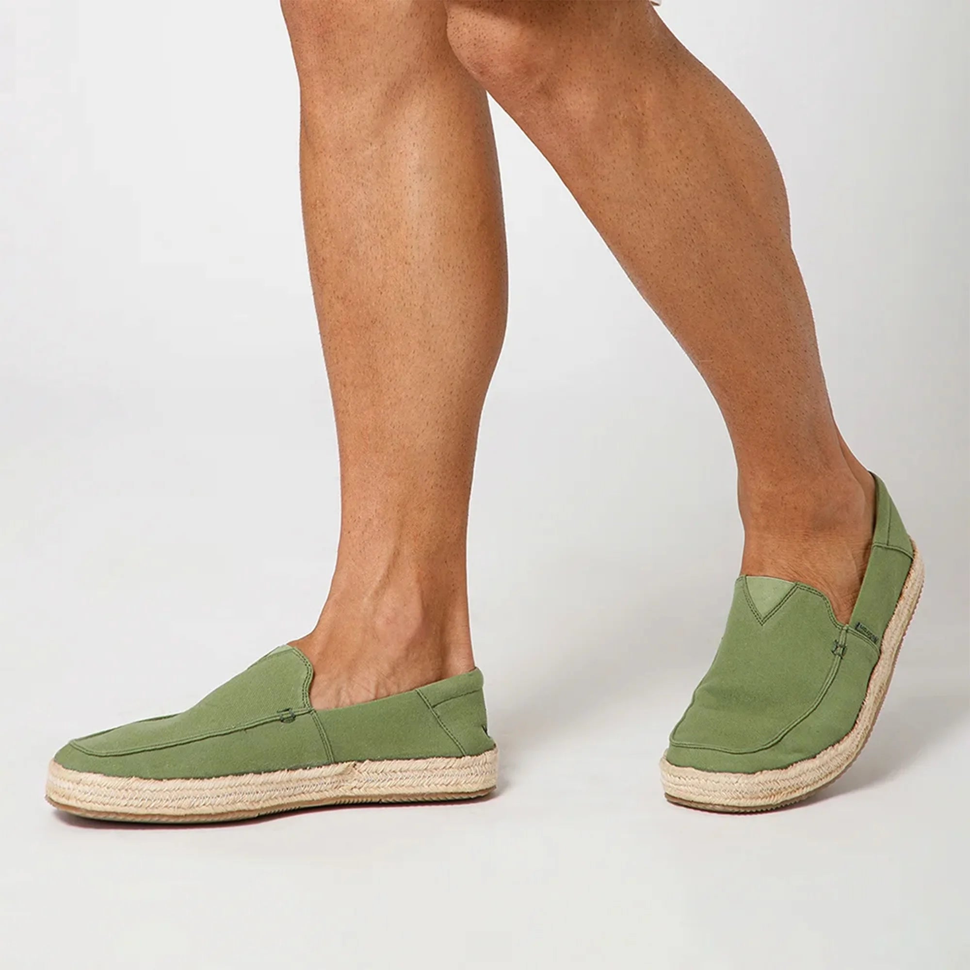 Men’s lightweight canvas espadrilles with anti-skid rubberized outsole