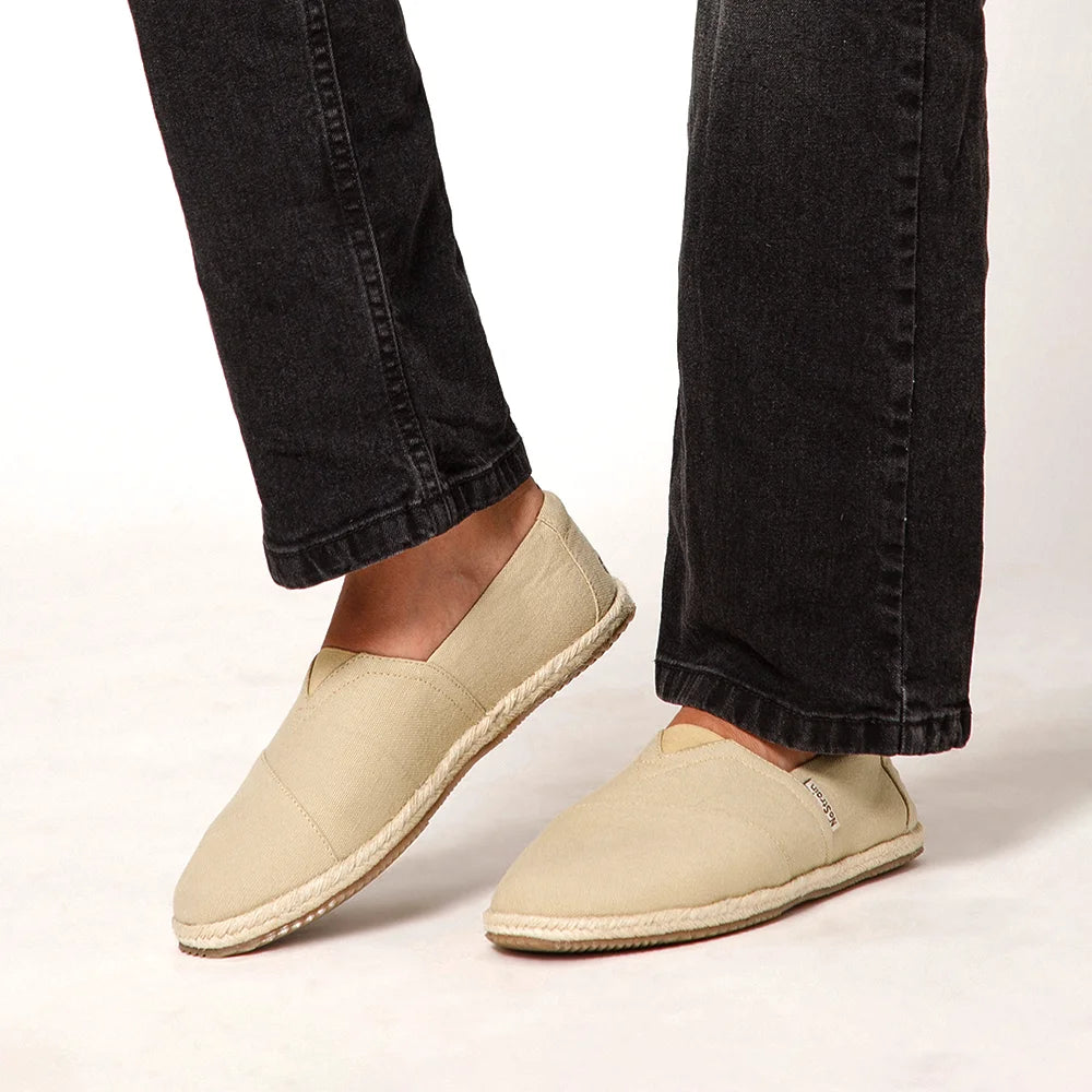 Women’s breathable canvas espadrilles with flexible outsole