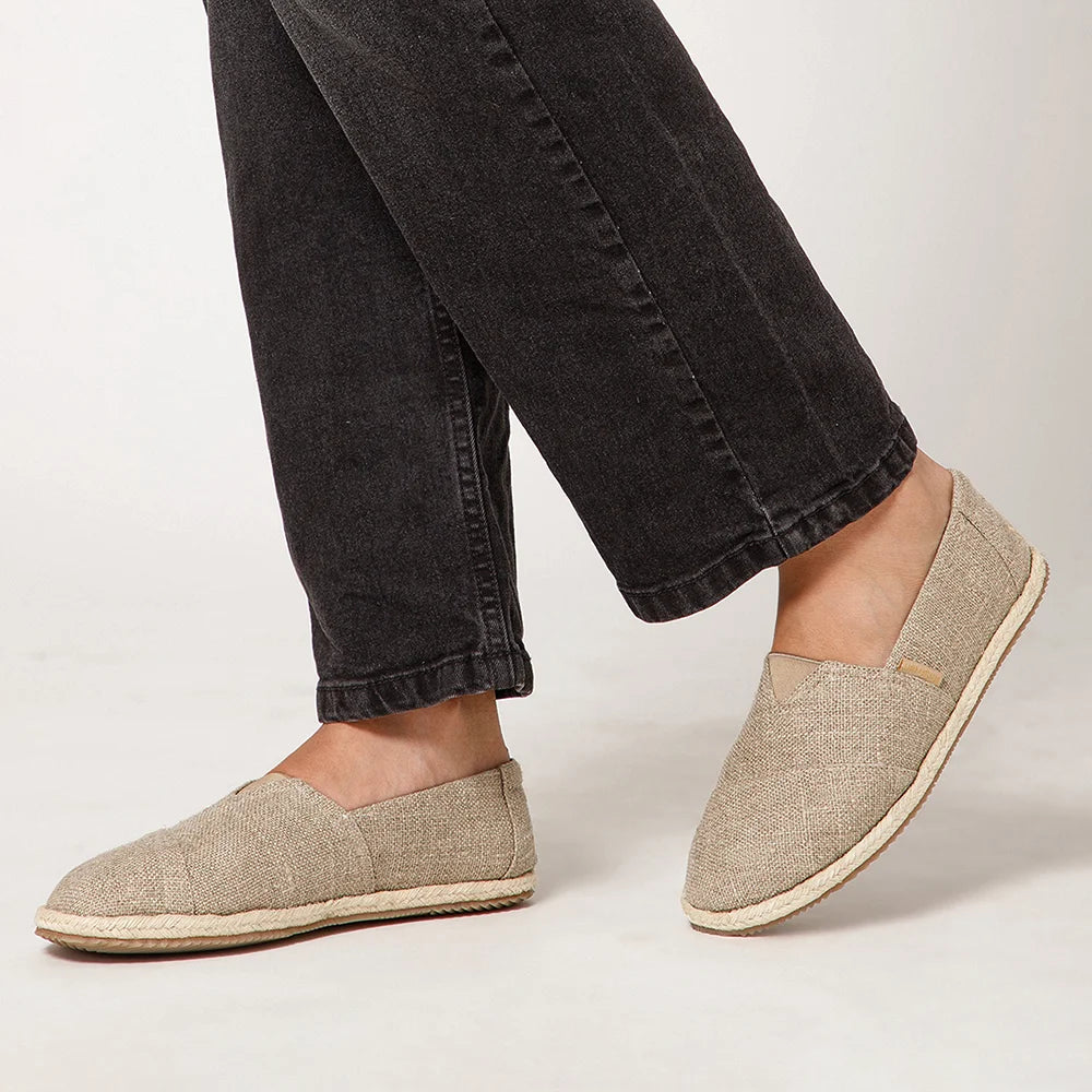 Women’s casual linen slip-on shoes with comfortable footbed