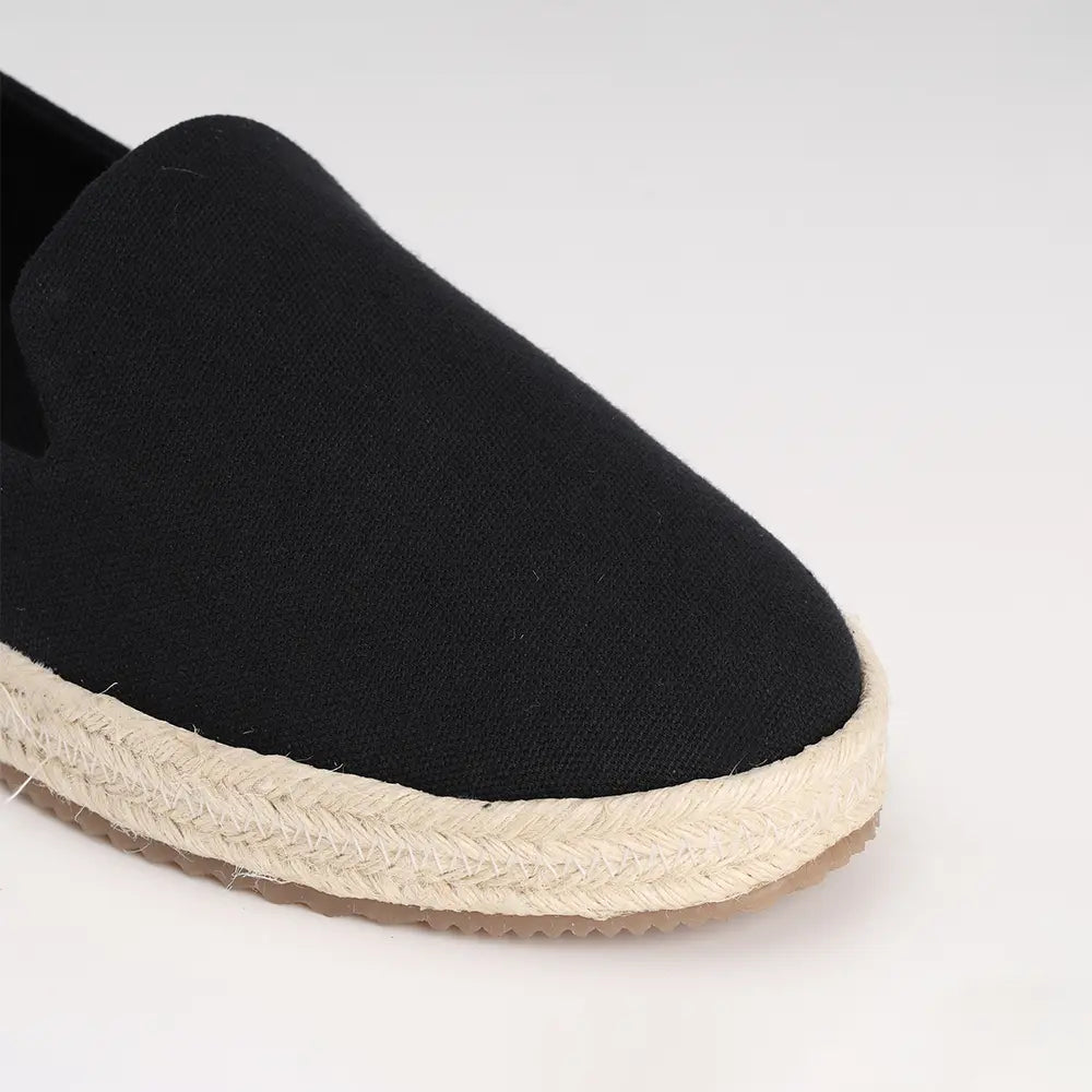 Relaxed fitting women's black canvas shoes