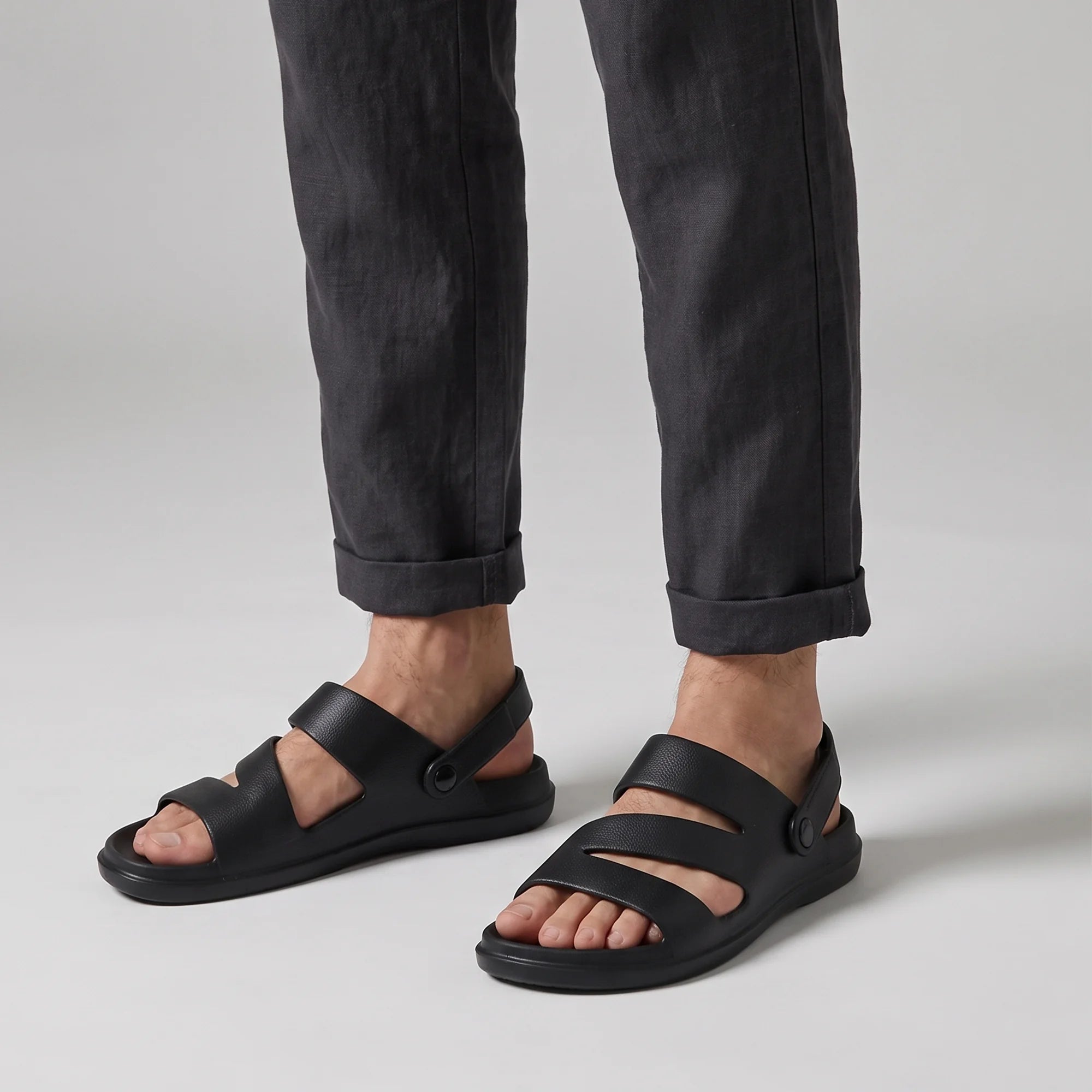 Men’s black zigzag waterproof sandals with back strap