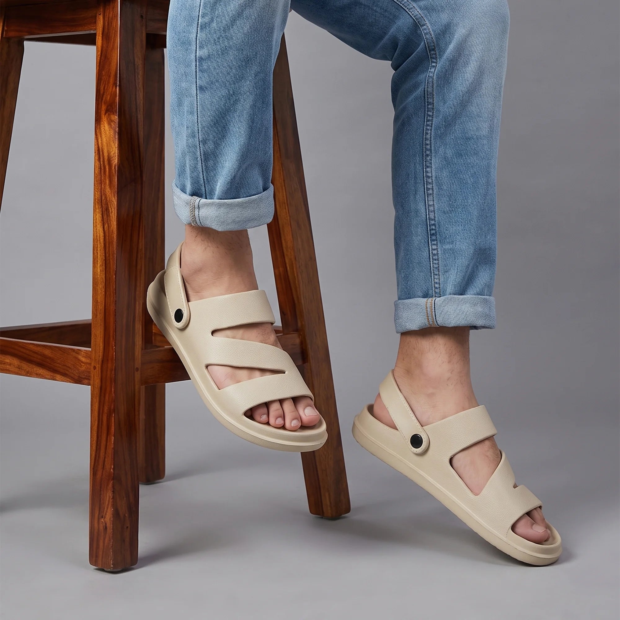 Men’s zigzag EVA sandals designed for rainy-day comfort