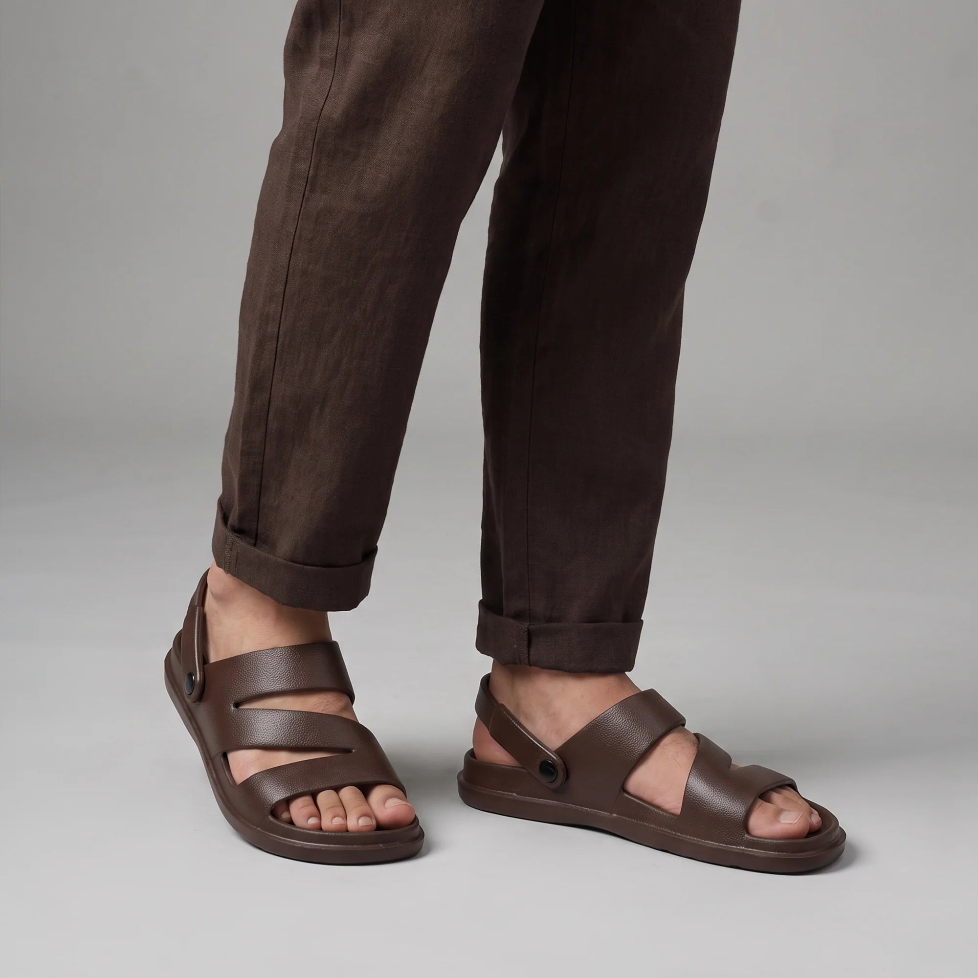 Men’s everyday rain-ready sandals with secure adjustable back strap