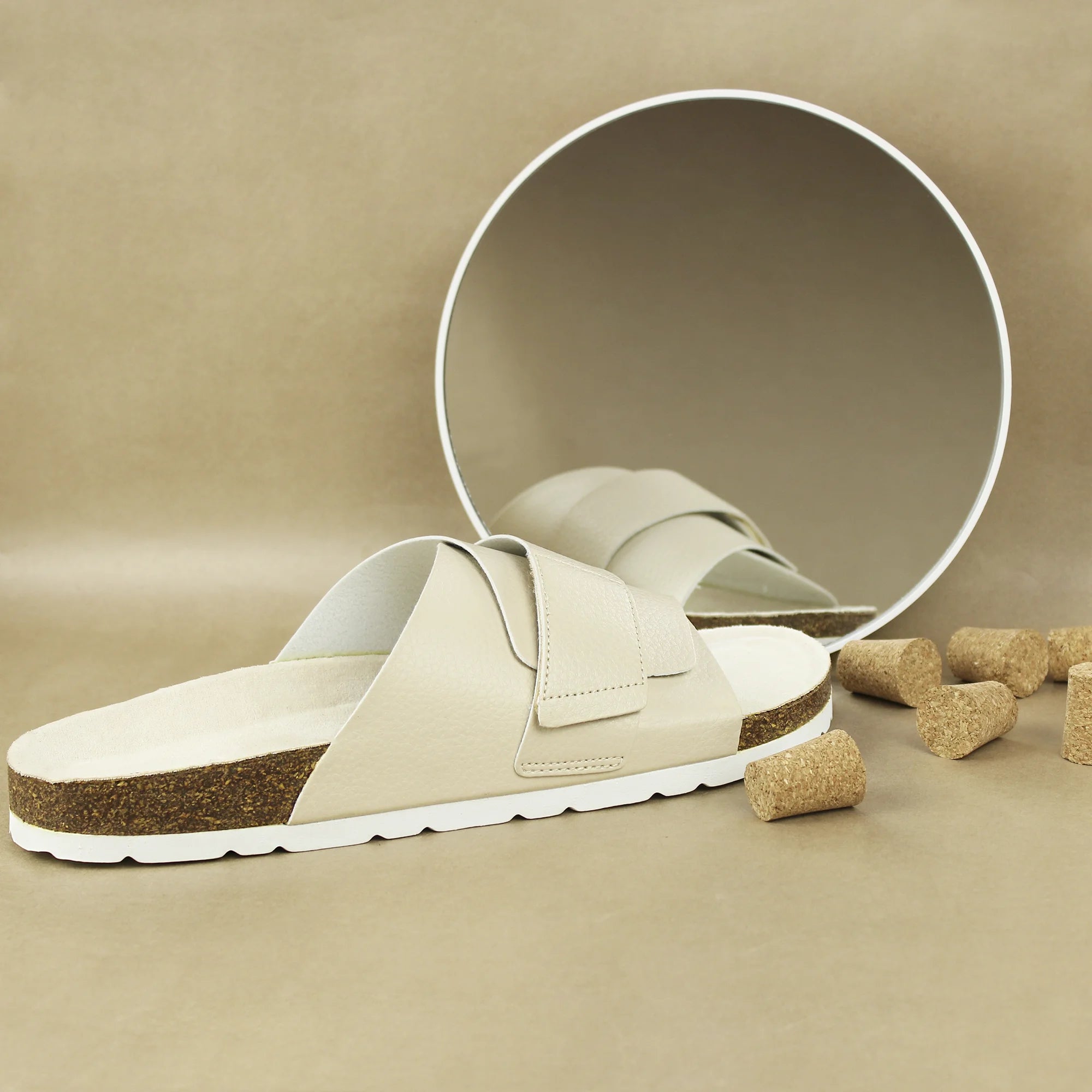 Men's cork sandals in beige with comfortable adjustable straps