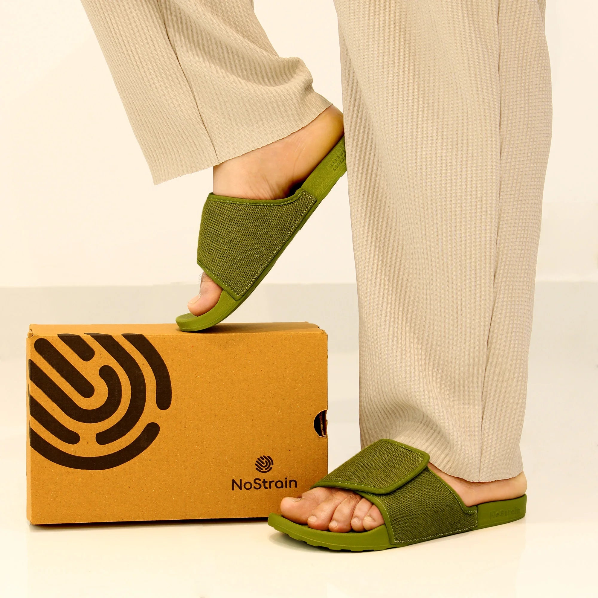 Feel refreshed in Men's Olive Green Linen Sugar Sliders, ideal for a casual day out.