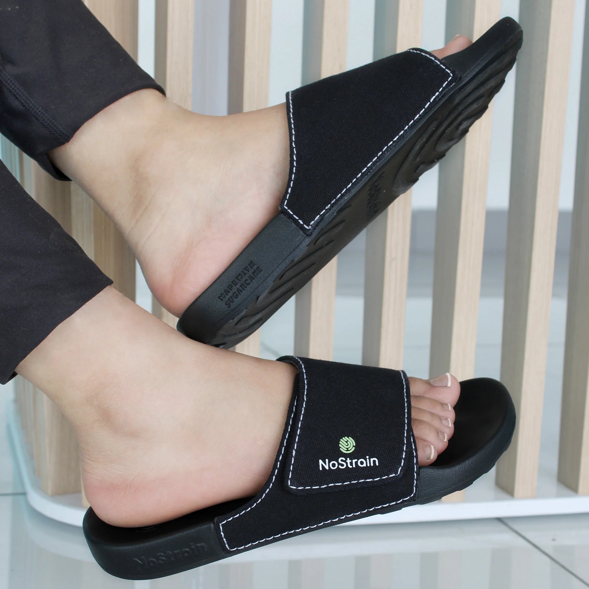 side view and detailed view of the stitching of women sliders for women with adjustable straps